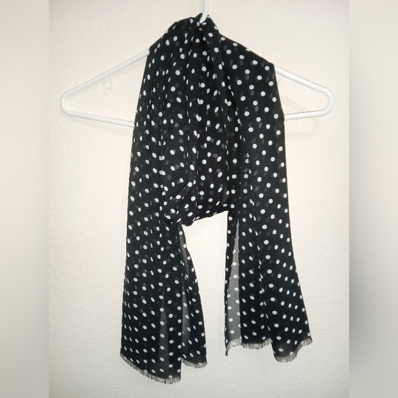 Black and white polka dot shawl - Picture 1 of 3